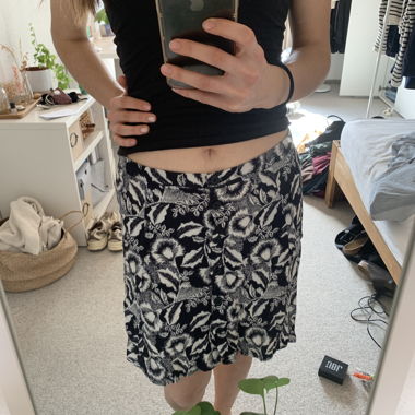 Jupe noire à motifs