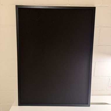 Tableau à punaises encadré noir