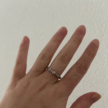Ring mit Steinchen