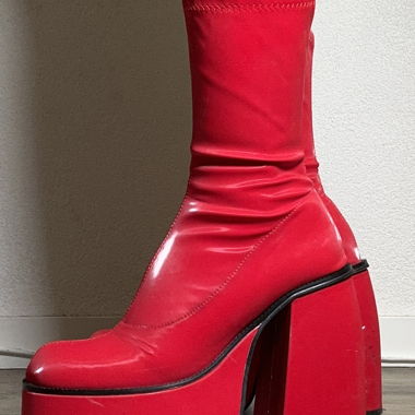 Bottes à plateforme rouges à talon épais