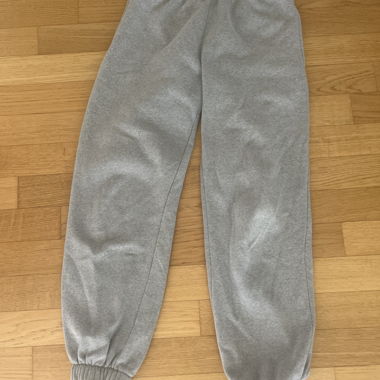 Graue Jogginghose