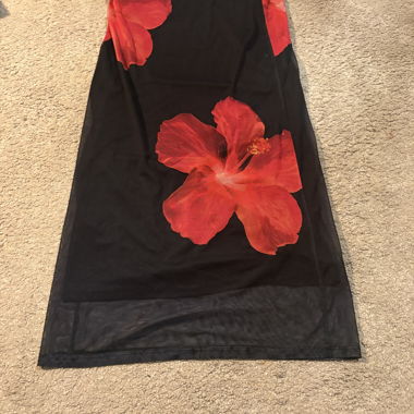 Jupe noire à fleurs