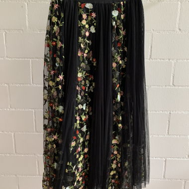 Floral Mesh Pleated Skirt
