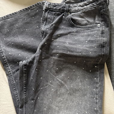 Jeans noirs avec pierres en strass