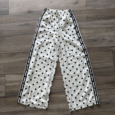 adidas Damen Satin-Hosen mit Polka-Dots und weitem Bein