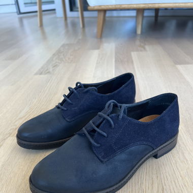 Navy blue classic women shoes