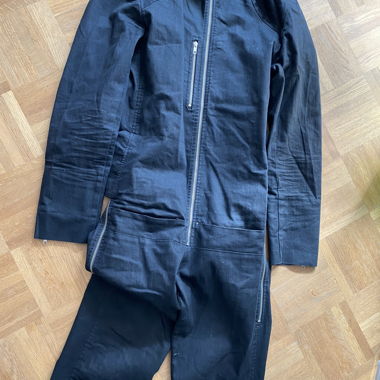 Onesie du designer suisse Claudia Güdel