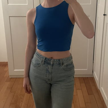 Top corto Stradivarius blu