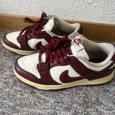 Nike shoes burgundy