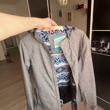 Ski-oder Snowboardjacke