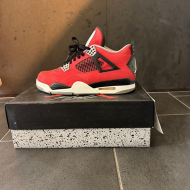 Jordan 4 Toro Bravo Size 9