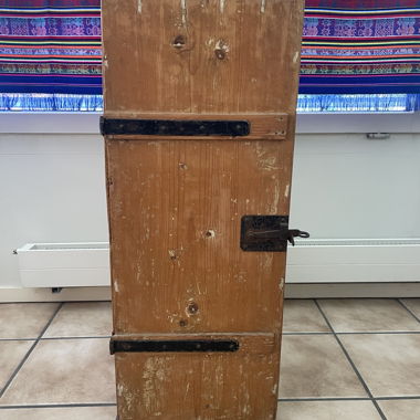 Antiker kleiner Schrank