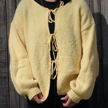 Gelber Strick-Cardigan