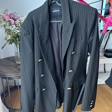 Black striped blazer, size L
