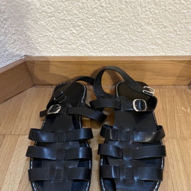 BLACK SANDALS