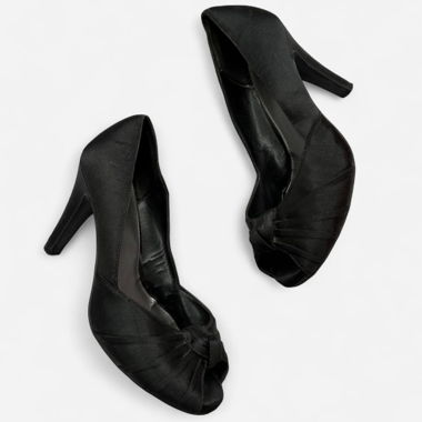 Graceland Peeptoe-Heels aus schwarzem Satin