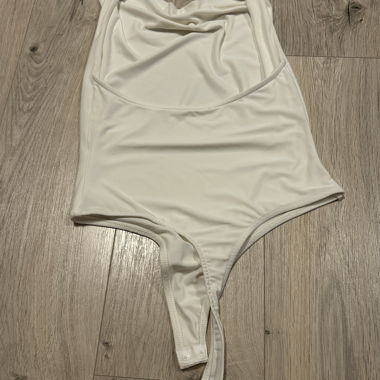 White bodysuit with décolleté and open back
