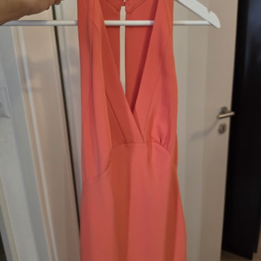 Korallenrote Abendkleid mit Neckholder