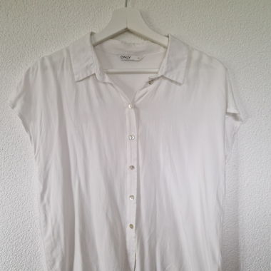 Weiße ärmellose Bluse