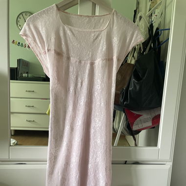 Rosa Spitzenkleid zum zuschnüren