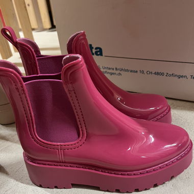 pink boots