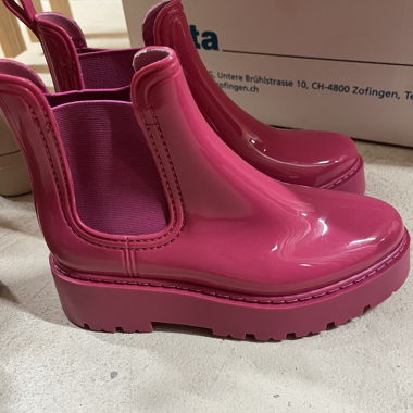pink boots