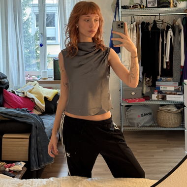 Blouse courte chic argentée