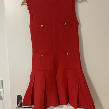 Red sleeveless dress