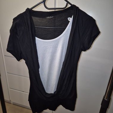 T-shirt nero e bianco