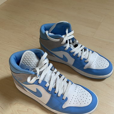 Jordan 1 mid