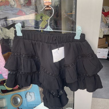 Black ruffle skirt shorts