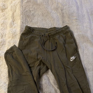 Nike Joggingshose Olivgrün