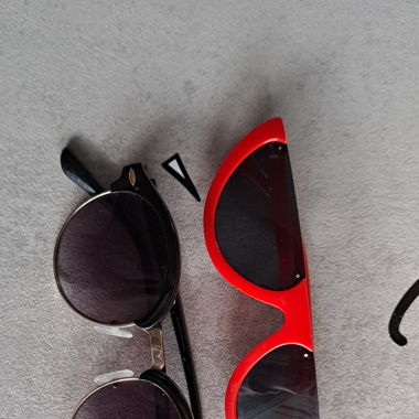 2x sunglasses