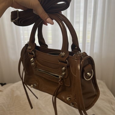 Borsa marrone con tracolla