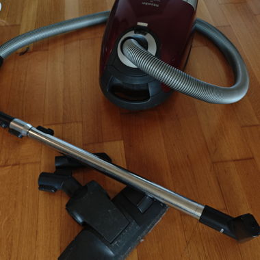 Aspirapolvere Miele a traino con accessori aspirapolvere
