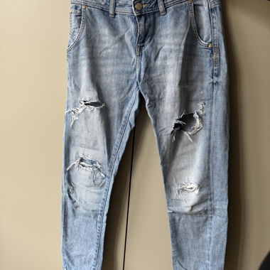 ZARA jeans EUR 32 with rips, light blue
