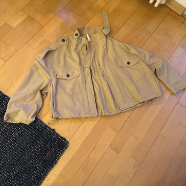 Beige kurze Jacke