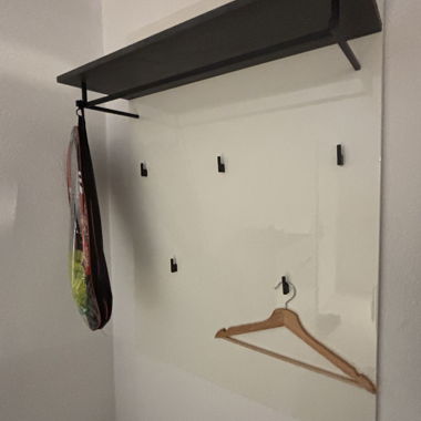 Portemanteau mural avec étagère