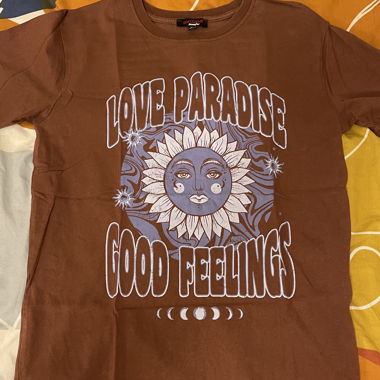 Brown T-shirt Love Paradise Good Feelings