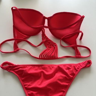 Bikini in Neon Farbe, Signalrot!