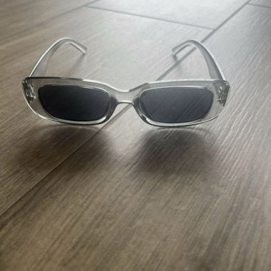 Lunettes de soleil jamais portées