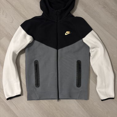 Pull Nike tech 