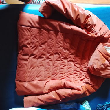 Orange Steppjacke mit Kapuze