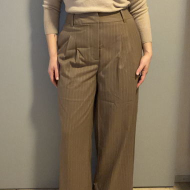 Pantalon beige à jambes larges rayé