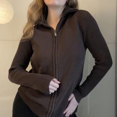 Cardigan marrone con cerniera