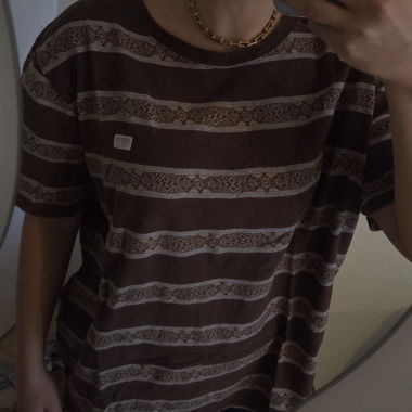 Unisex braunes gestreiftes T‑Shirt - Ghanda Australia