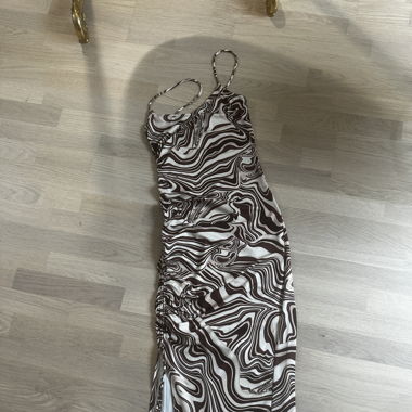 schönes Kleid