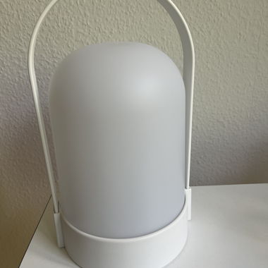 Weisse Tischlampe
