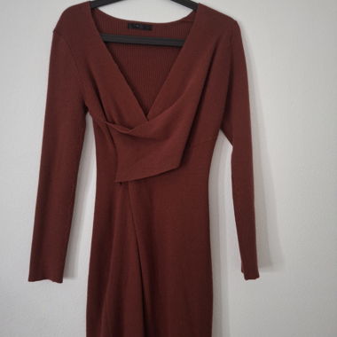 Abito maglione marrone a maniche lunghe