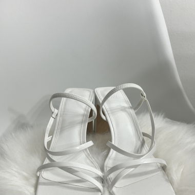 Weisse hohe Schuhe